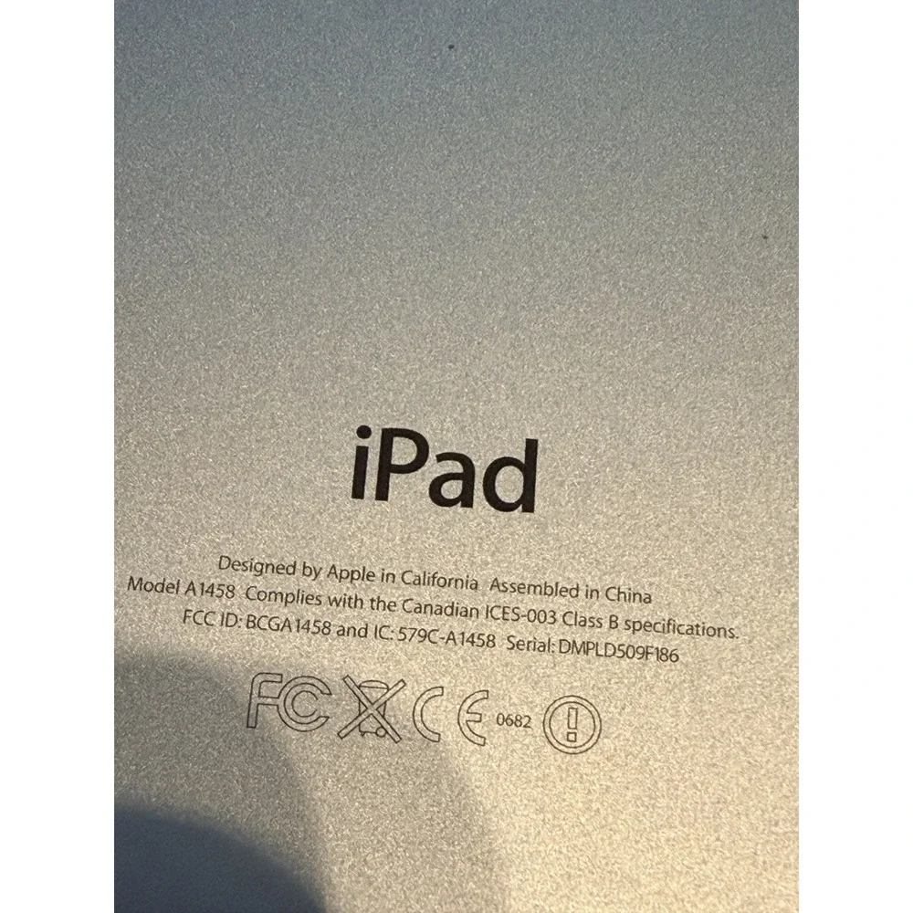 Apple iPad (4th Generation) A1458 16 GB, Wi-Fi, 9.7 in - White